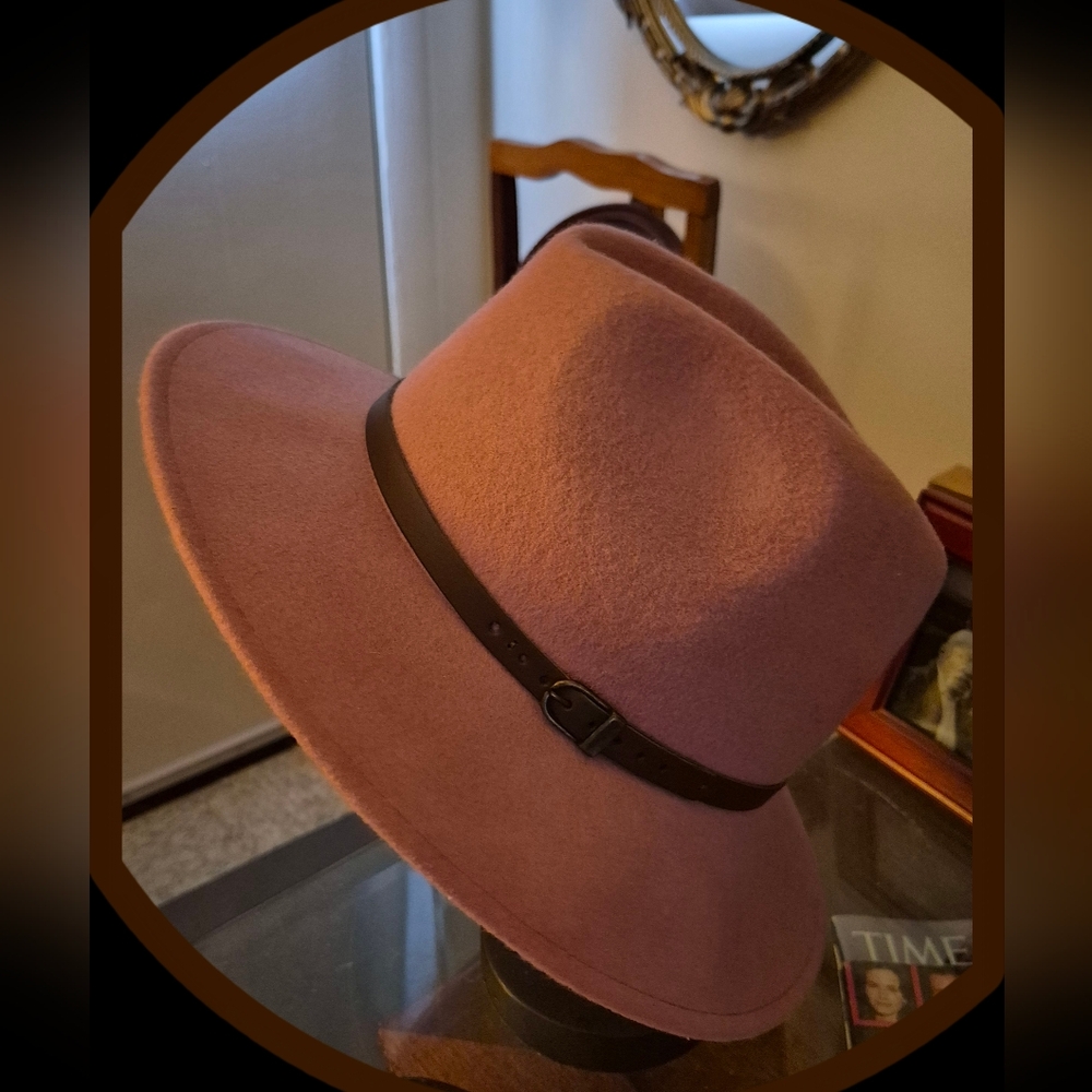 Gelso Bianco Handcrated in Italy Pink/Mauve 100% Wool Felt Fedora w/Leather Band